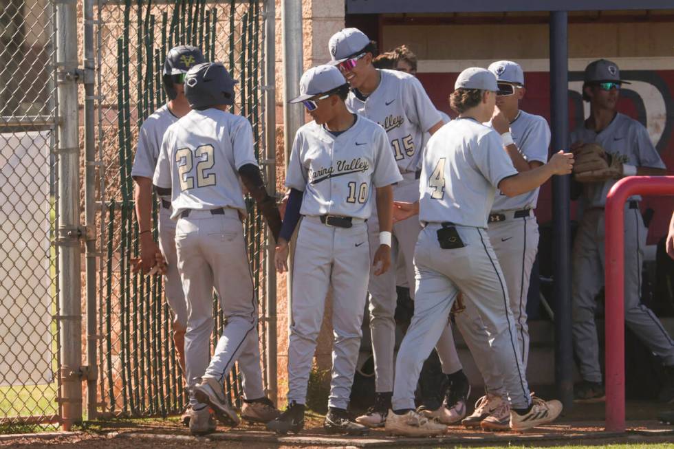 Spring Valley's Royce Ogawa (22) celebrates his run with teammates during a baseball game at Li ...