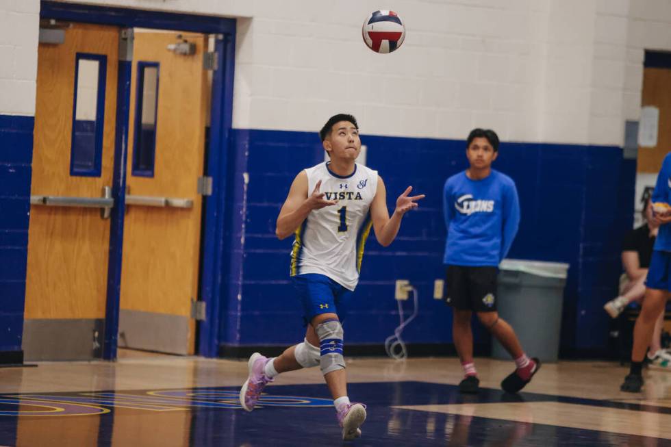 Sierra Vista libero Nicholas Tsai (1) sets the ball during a boys volleyball game between Cente ...