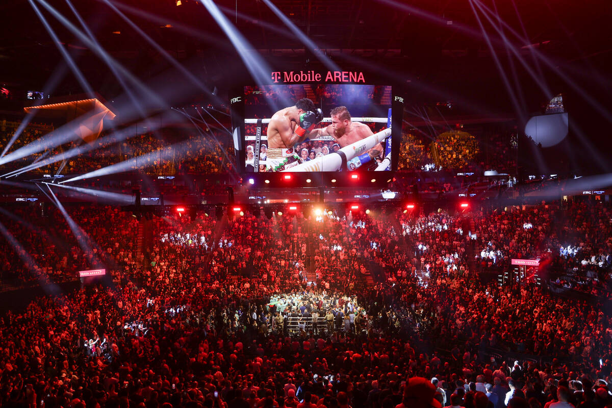 Fans are on their feet as they await a decision in an undisputed world super middleweight champ ...