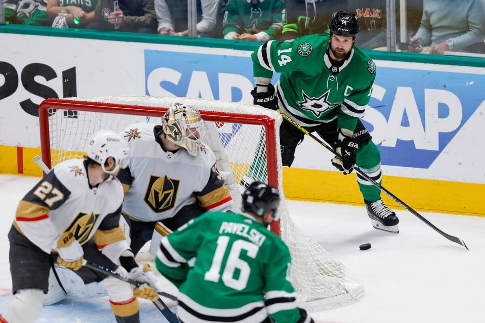 Dallas Stars' Jamie Benn (14) controls the puck as he and teammate Joe Pavelski (16) attack aga ...