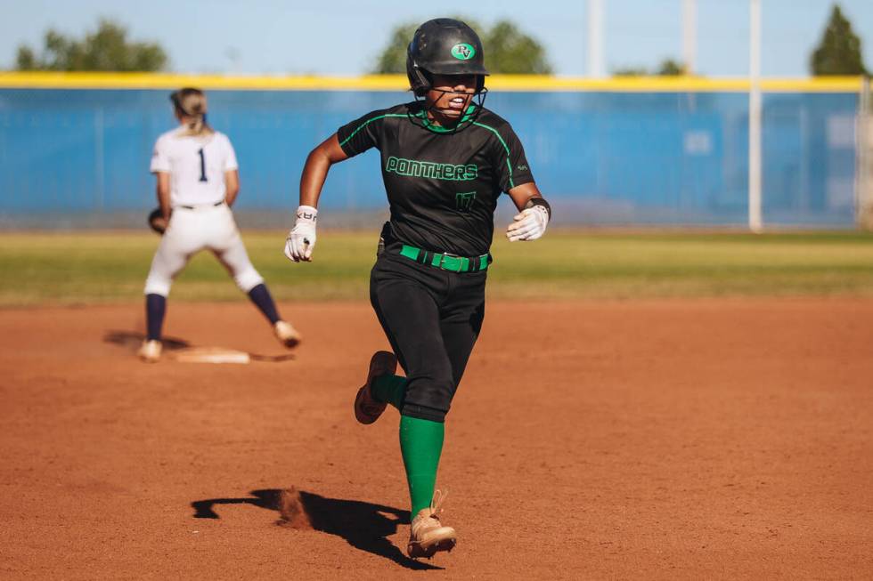 Palo Verde’s Makayla Enriquez (17) runs to third base during a Class 5A Southern Region ...