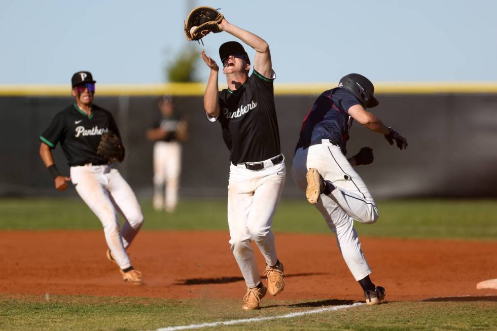 Palo Verde first baseman Kyle Johnson (34) catches to out Coronado’s Brigham Bleazard (2 ...