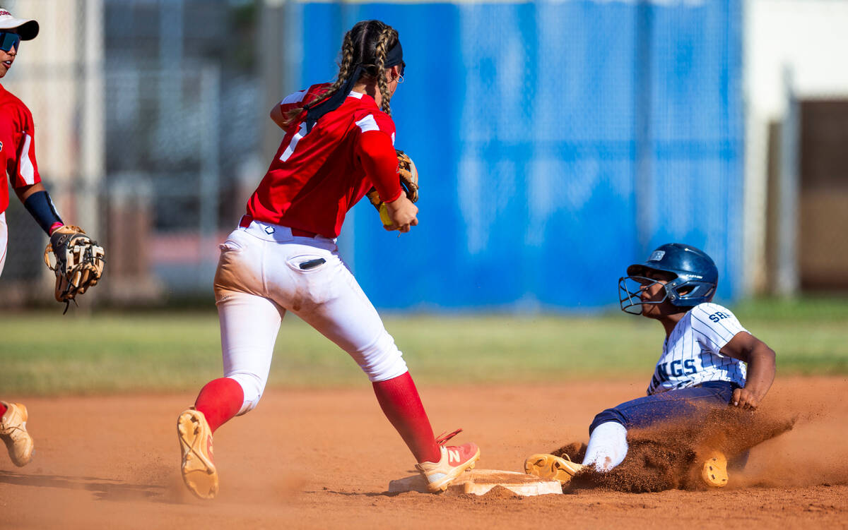 Coronado infielder Bailey Goldberg (1) makes the tag at second base for an out just ahead of Sh ...