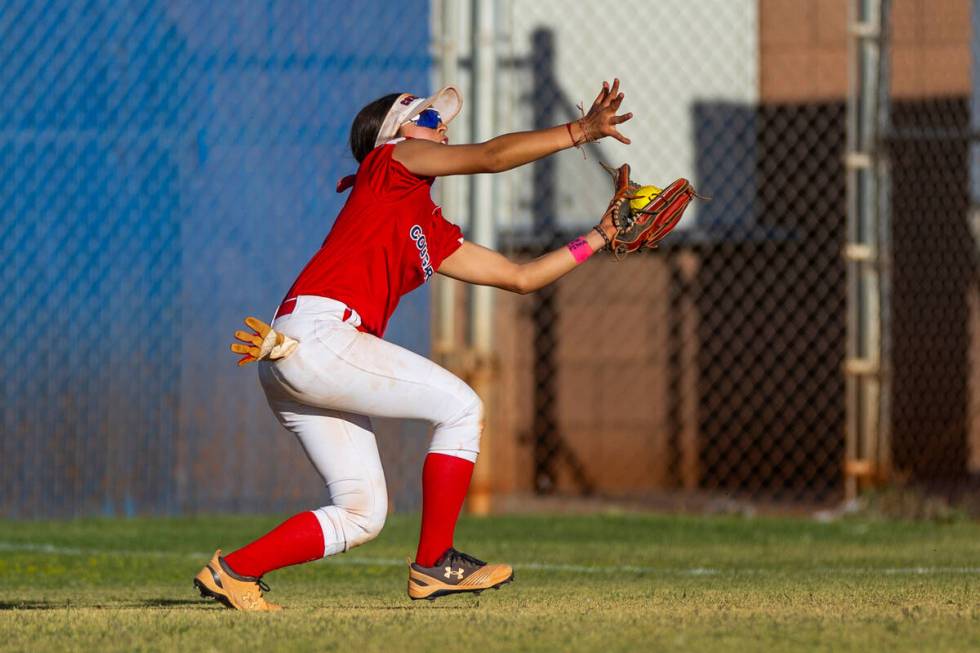 Coronado outfielder Caleigh Burns (4) makes a running fly ball catch against Shadow Ridge batte ...