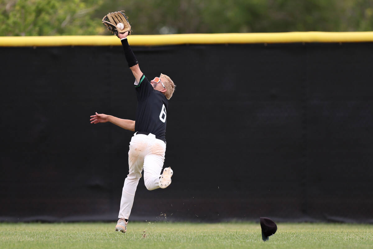 Palo Verde outfielder Karsen Smaka (6) snags the ball for an out on Coronado during a Class 5A ...