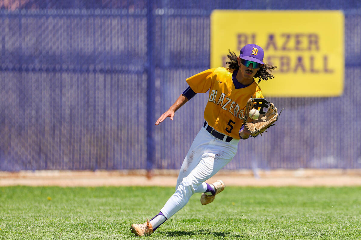 Durango outfielder Gabe Capitini (5) catches for an out on Sierra Vista during a Class 4A high ...