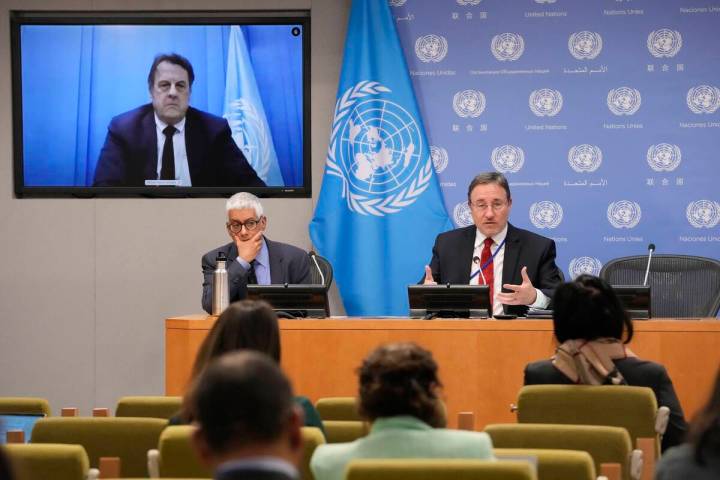 United Nations Development Programme Administrator Achim Steiner, right, and Deputy Spokesman o ...