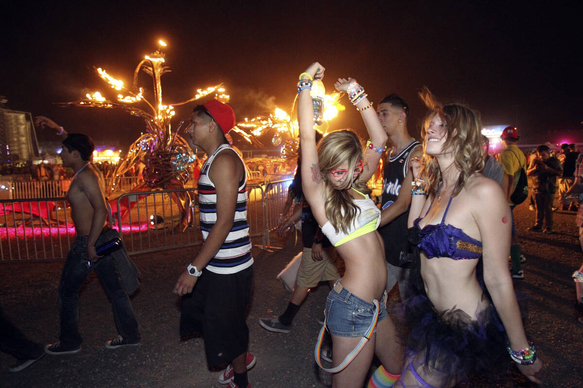 Andrea Farrell of Phoenix, left, and Erica Graham of Santa Cruz, Calif., dance at the Electric ...