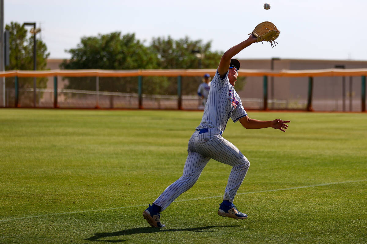 Reno first baseman Mack Edwards runs to catch for an out during a Class 5A baseball state title ...