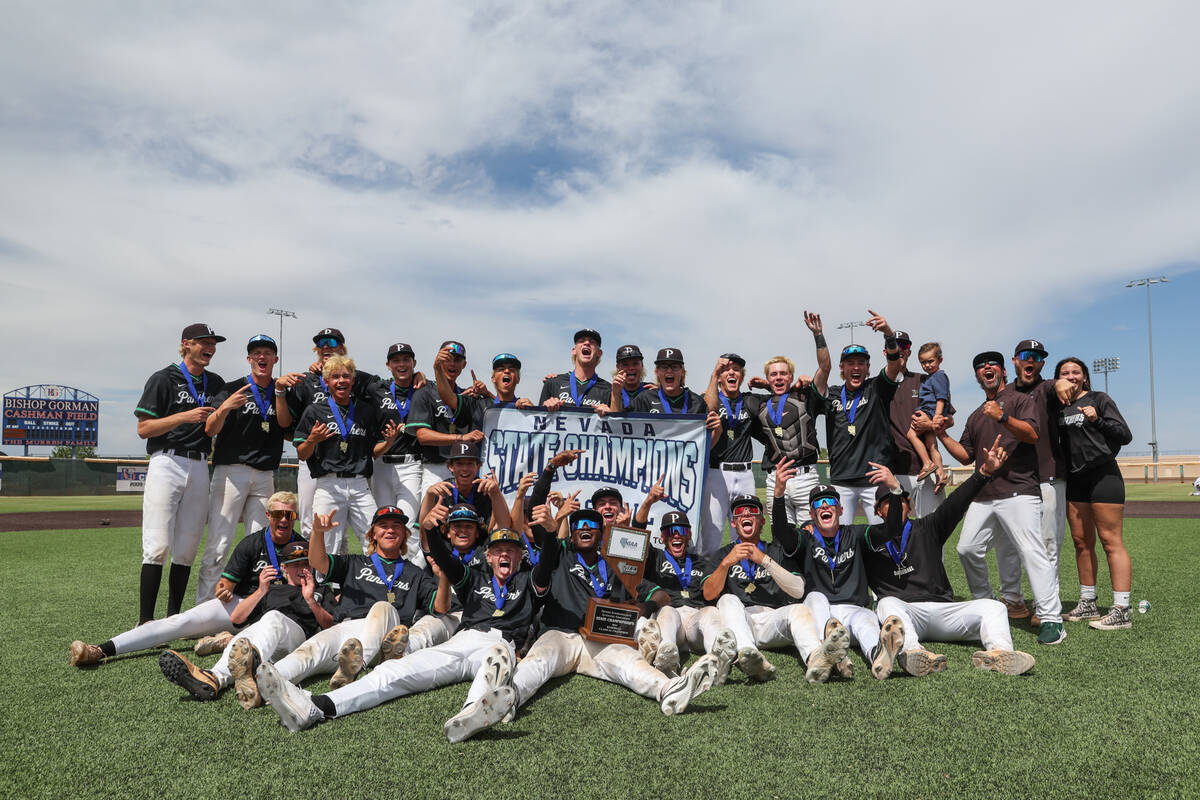 Palo Verde poses for photos after winning a Class 5A baseball state title game against Reno on ...