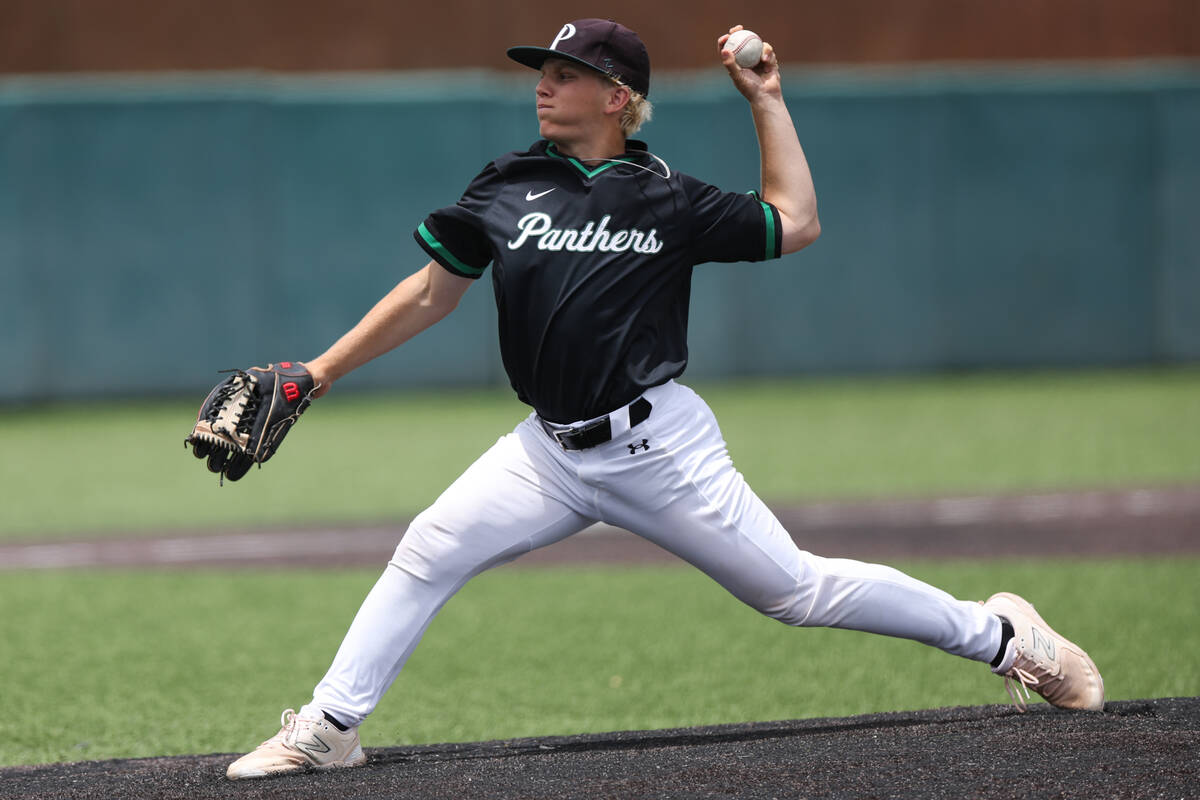 Palo Verde pitcher Hayden Lucibello (22) throws to Reno during a Class 5A baseball state title ...