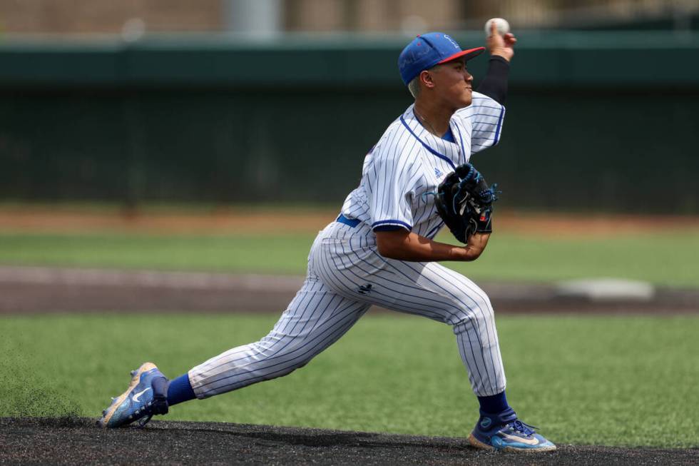 Reno pitcher Darel Dalen (18) throws to Palo Verde during a Class 5A baseball state title game ...