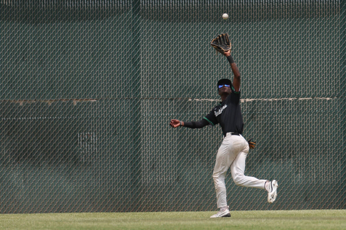 Palo Verde outfielder R.L.Chandler (1) catches for an out on Reno during a Class 5A baseball st ...