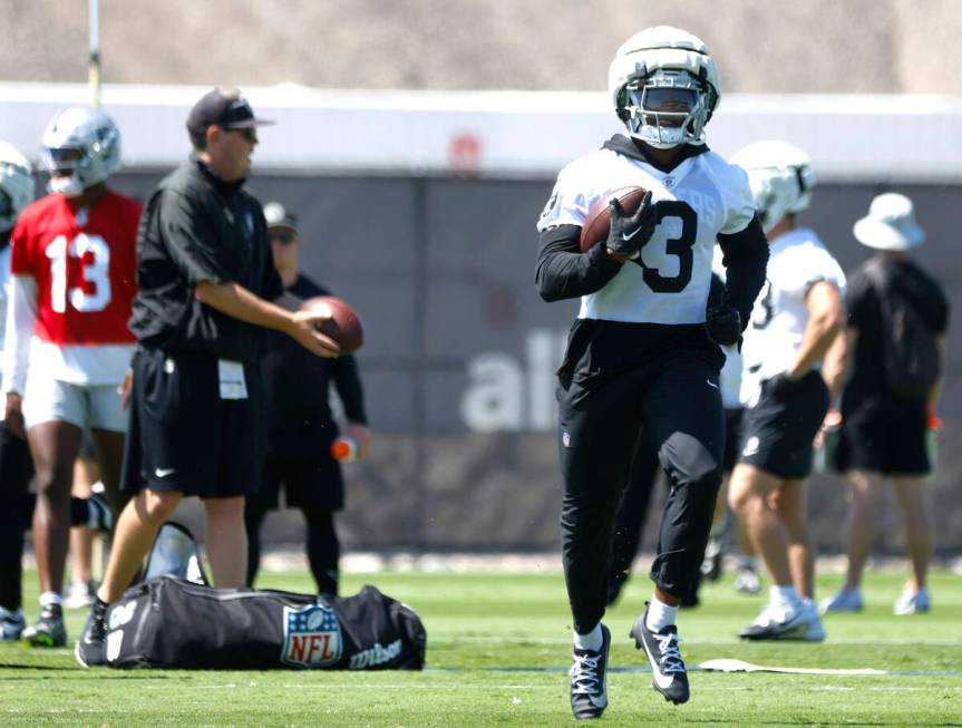 Raiders running back Zamir White (3) runs throw drills during team's practice at the Intermount ...