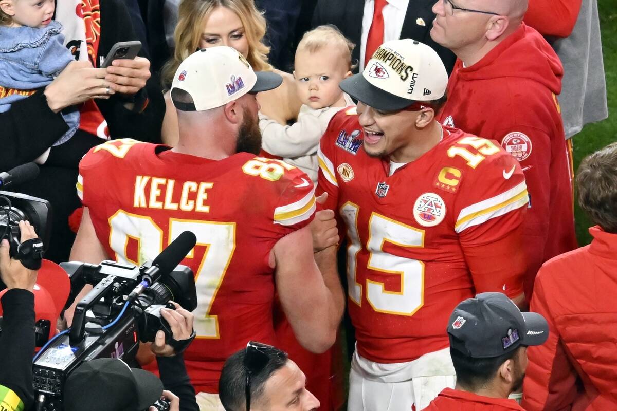 Kansas City Chiefs quarterback Patrick Mahomes (15) and tight end Travis Kelce (87) celebrate t ...