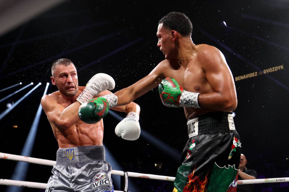 David Benavidez, right, fights Oleksandr Gvozdyk during a WBC interim world light heavyweight t ...