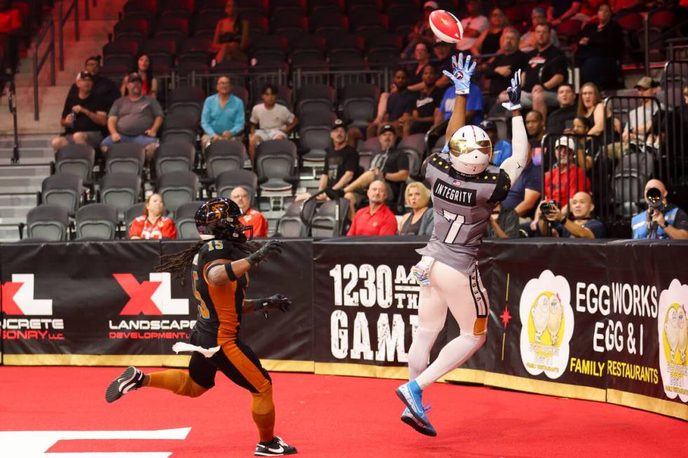 Vegas Knight Hawks wide receiver Caleb Holley (1) prepares to catch for a touchdown while Arizo ...