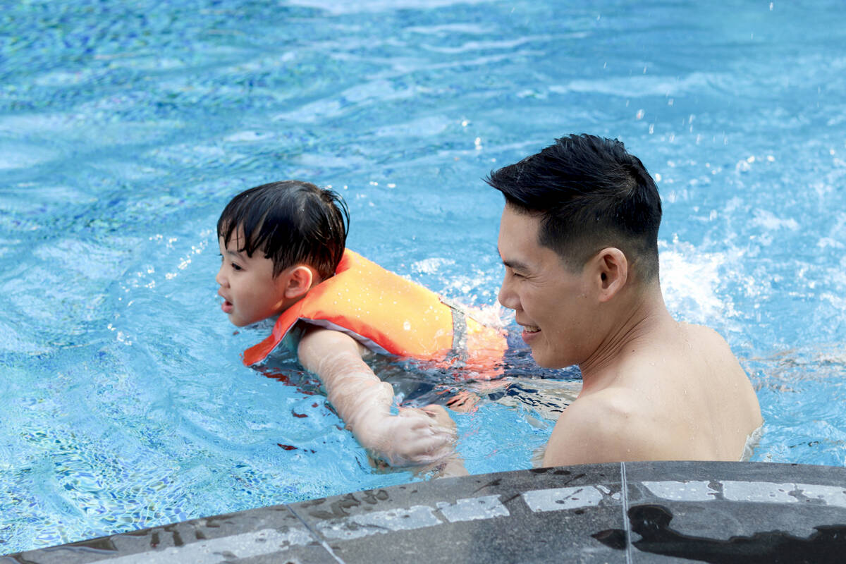 Kids should always be monitored by an adult around pools or other bodies of water. (Getty Images)