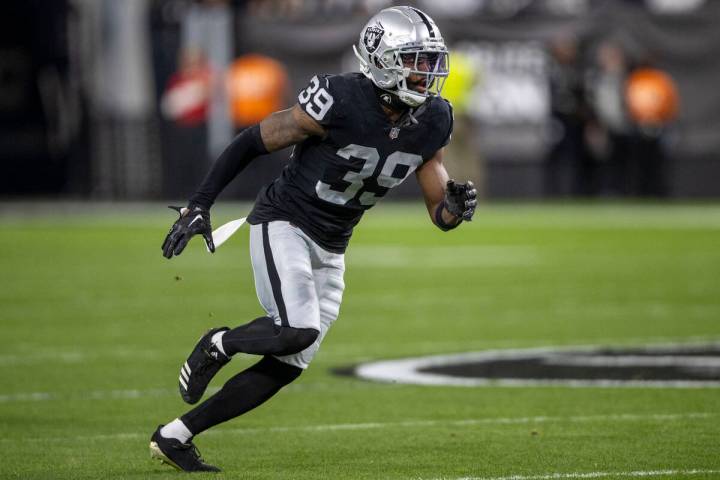 Raiders cornerback Nate Hobbs (39) defends during the first half of an NFL game against the Los ...