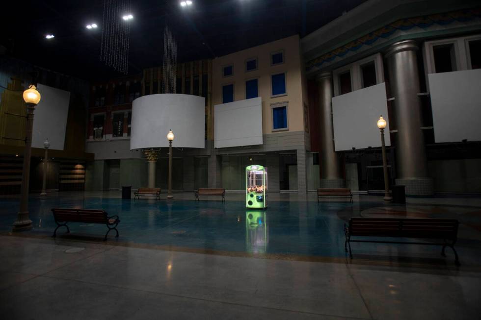 A claw machine sits alone in the Primm Mall Tuesday, July 2, 2024, in Primm. (Daniel Jacobi II/ ...