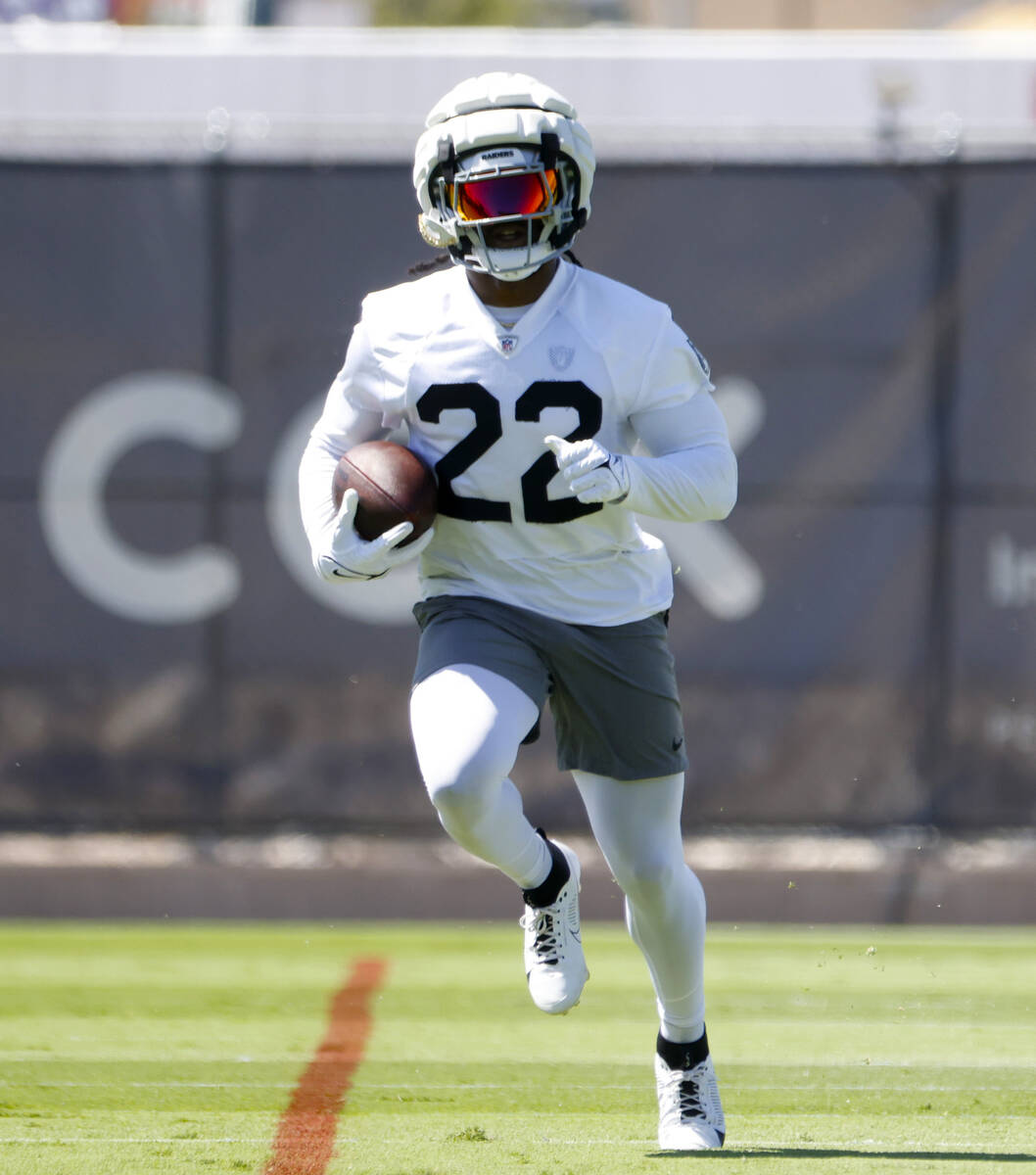 Raiders running back Alexander Mattison (22) runs with the ball during team's practice at the I ...