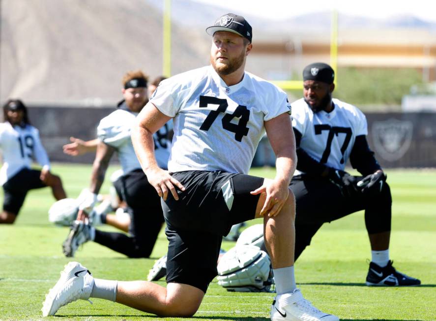 Raiders offensive tackle Kolton Miller (74) and offensive Tackle Thayer Munford Jr. (77) warm u ...
