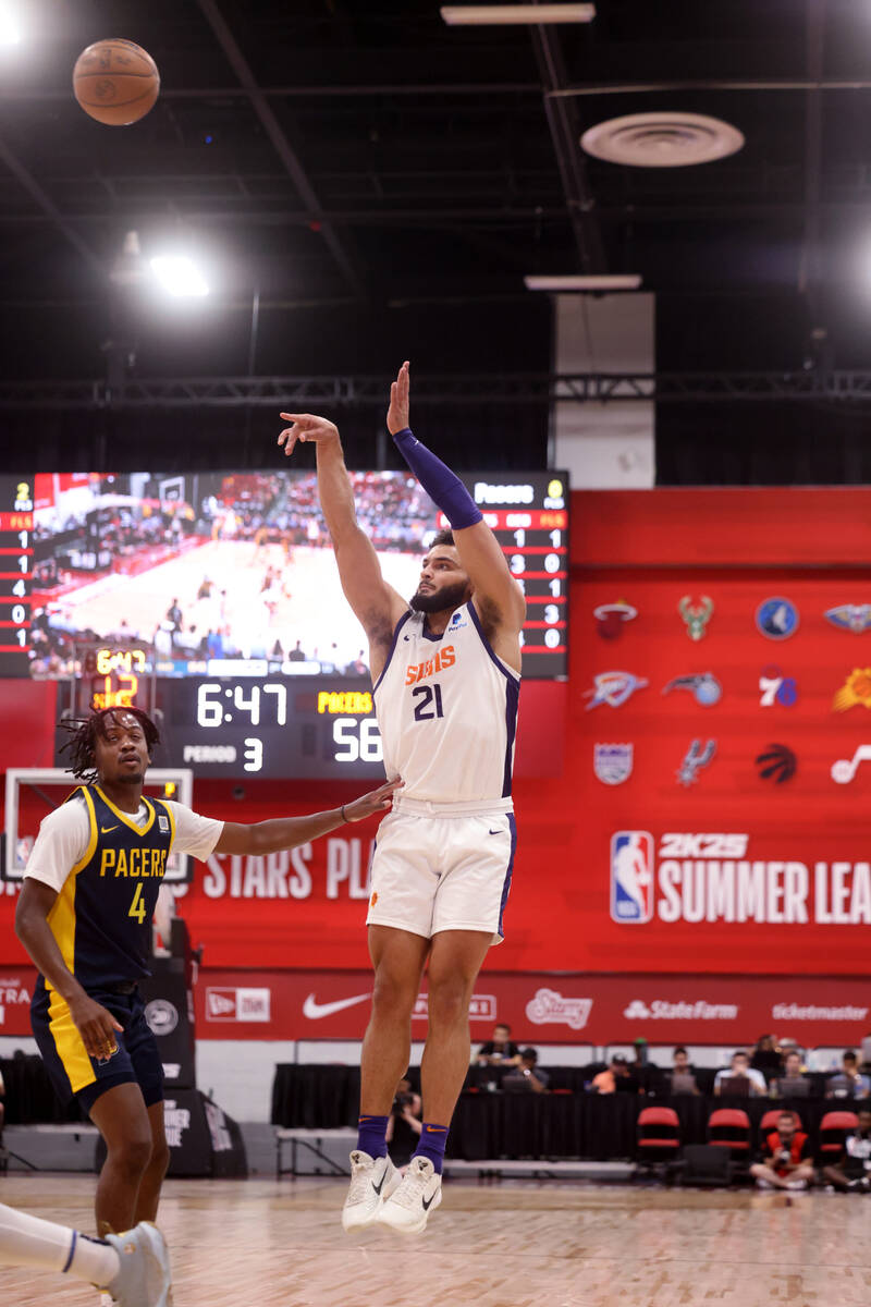 Phoenix Suns power forward David Roddy (21) shoots over Indiana Pacers guard Tristen Newton (4) ...