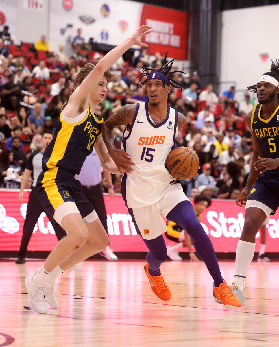 Phoenix Suns Mikal Bridges (15) drives past Indiana Pacers guard Johnny Furphy (12) during an N ...