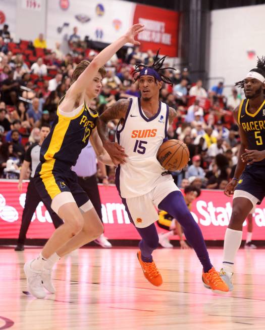 Phoenix Suns Mikal Bridges (15) drives past Indiana Pacers guard Johnny Furphy (12) during an N ...