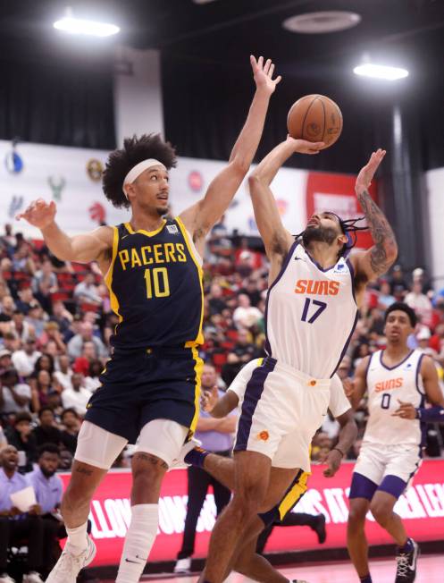Phoenix Suns guard Boo Buie (17) shoots in front of Indiana Pacers Indiana Pacers guard Kendal ...
