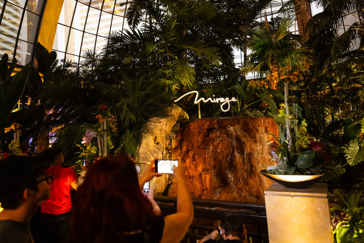 People take photos of the atrium during the final night of operations and gaming at The Mirage ...