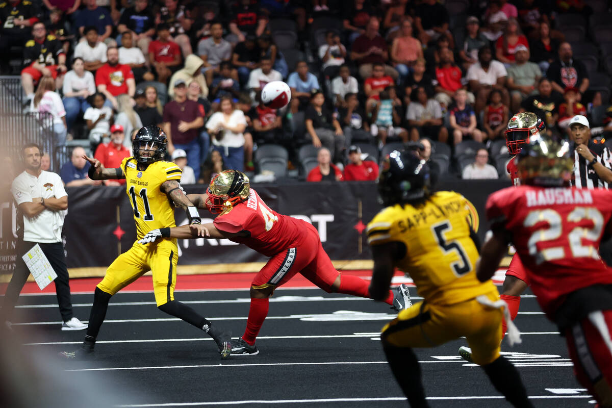 Tucson Sugar Skulls quarterback Vincent Espinoza (11) passes up the field with pressure from Ve ...