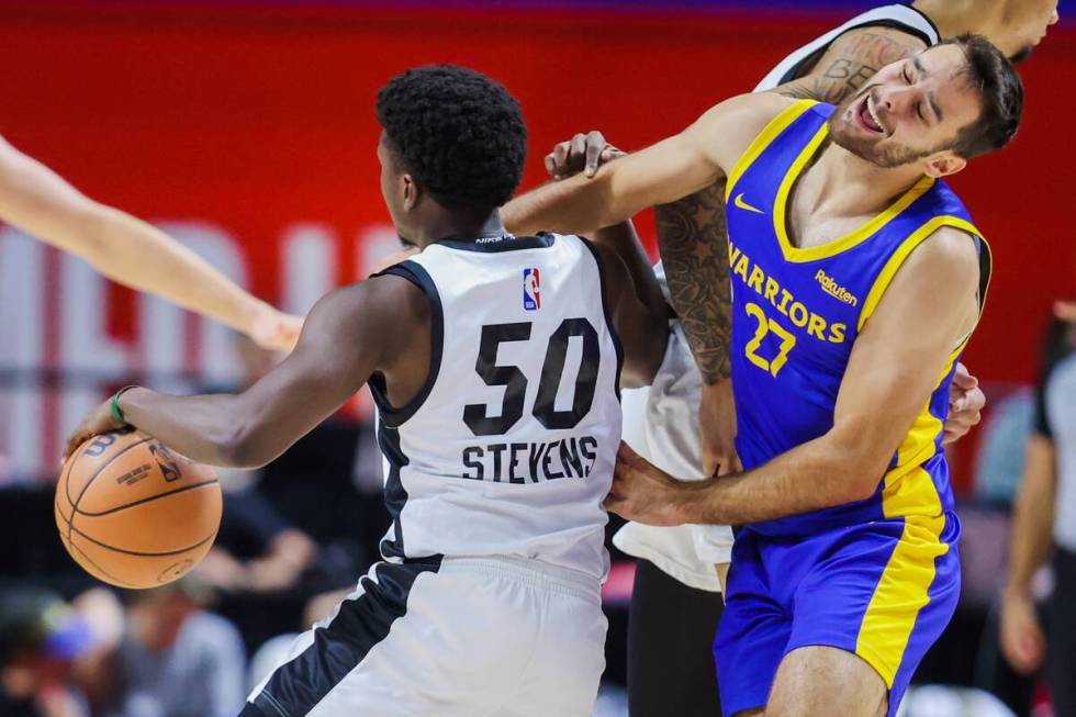 Miami Heat guard Isaiah Stevens (50) dribbles the ball as Golden State Warriors guard Santiago ...