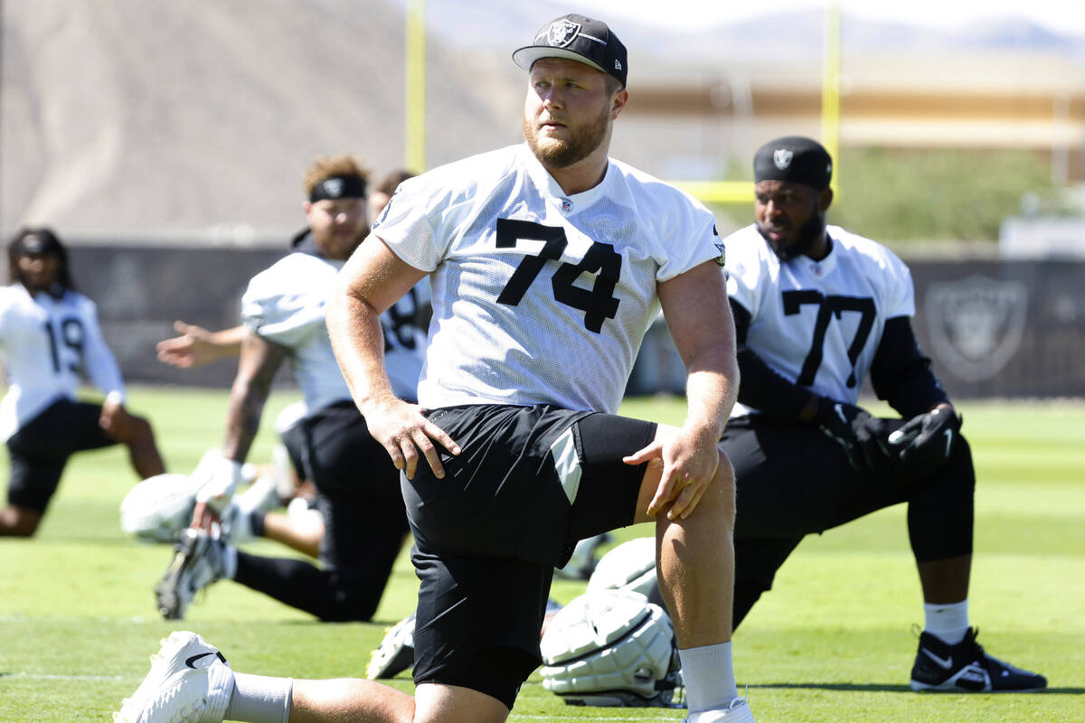 Raiders offensive tackle Kolton Miller (74) and offensive Tackle Thayer Munford Jr. (77) warm u ...