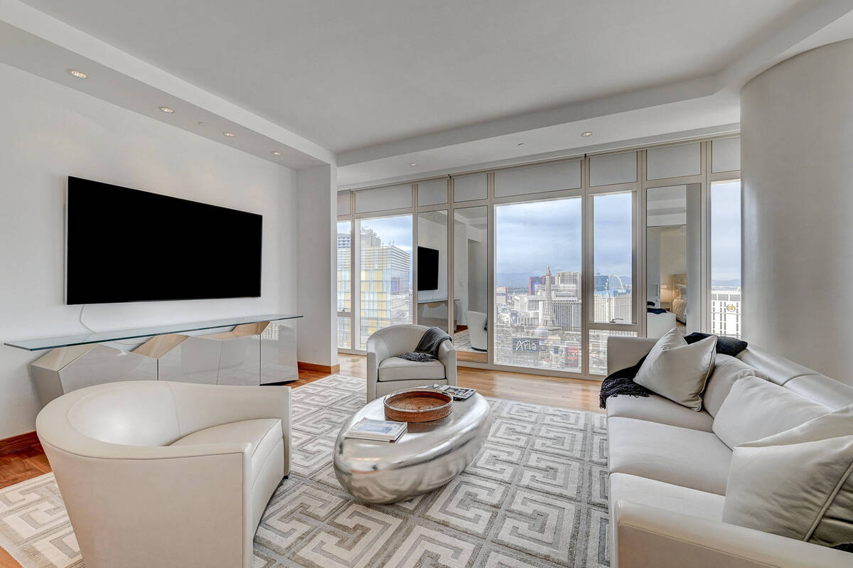 The No. 2 sale in the quarter was for $4.5 million for a Waldorf Astoria unit measuring 2,998 s ...