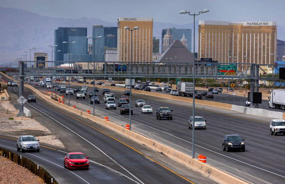 Motor vehicle traffic is seen on I-15 southbound between Flamingo and Warm Springs Thursday, Au ...