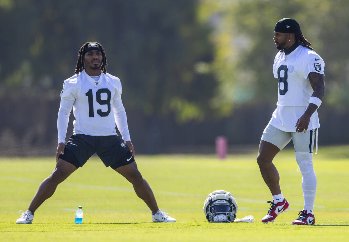 Raiders wide receiver DJ Turner (19) and running back Ameer Abdullah (8) warm up during the sec ...