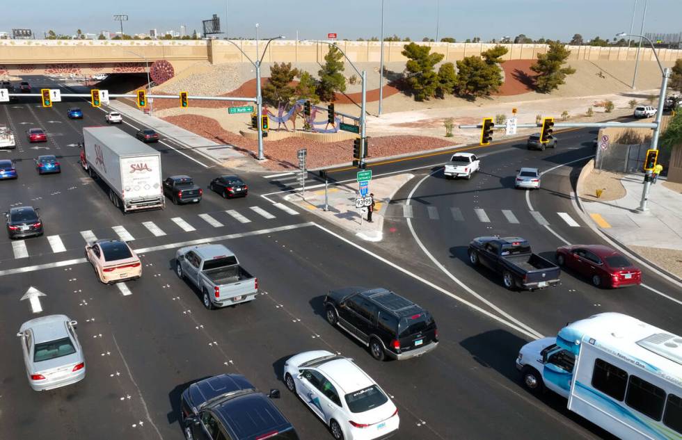 Motorists navigate on Charleston Boulevard near U.S. 95, on Wednesday, Aug. 7, 2024, in Las Veg ...