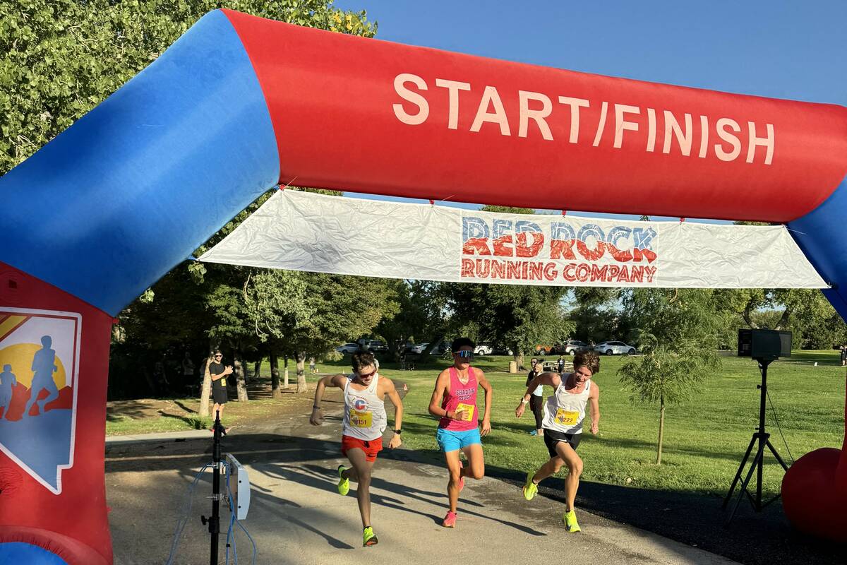 Shadow Ridge runners race at the team's tryouts and alumni run on Saturday. (Mark Jimenez/Shado ...