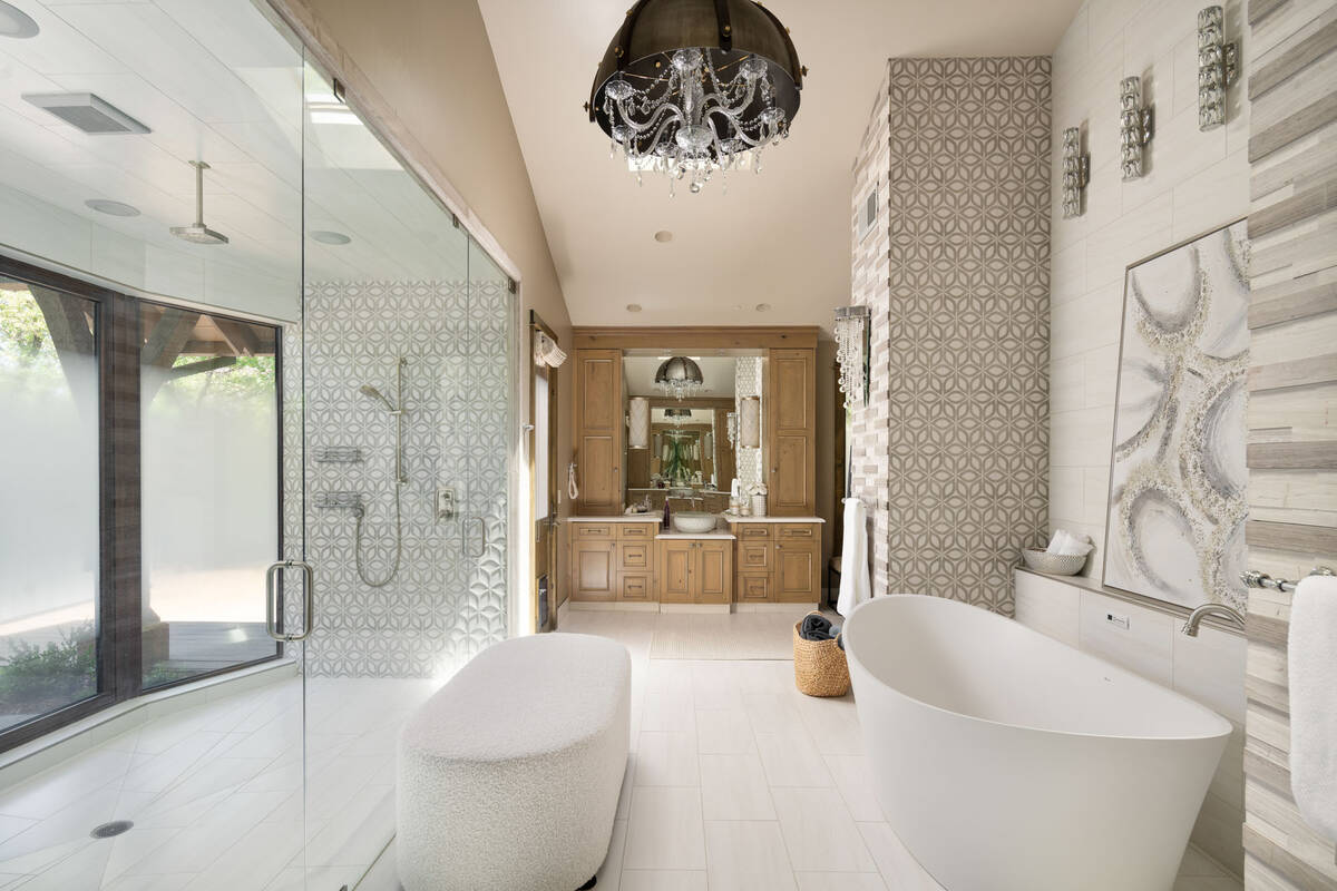 Master bath. (Chase International Luxury Real Estate)