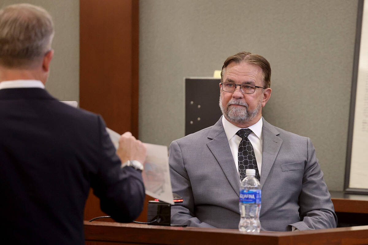 Former Metropolitan Police Department detective Cliff Mogg is questioned on the witness stand b ...