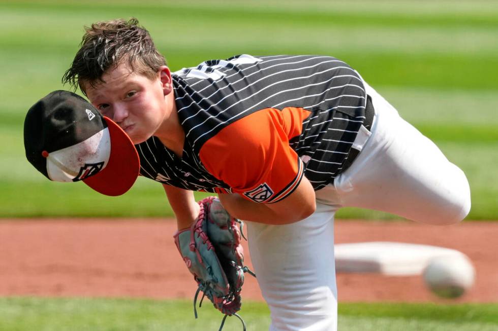 Staten Island, N.Y.'s Stephen Grippo loses his cap as he delivers during the first inning of a ...