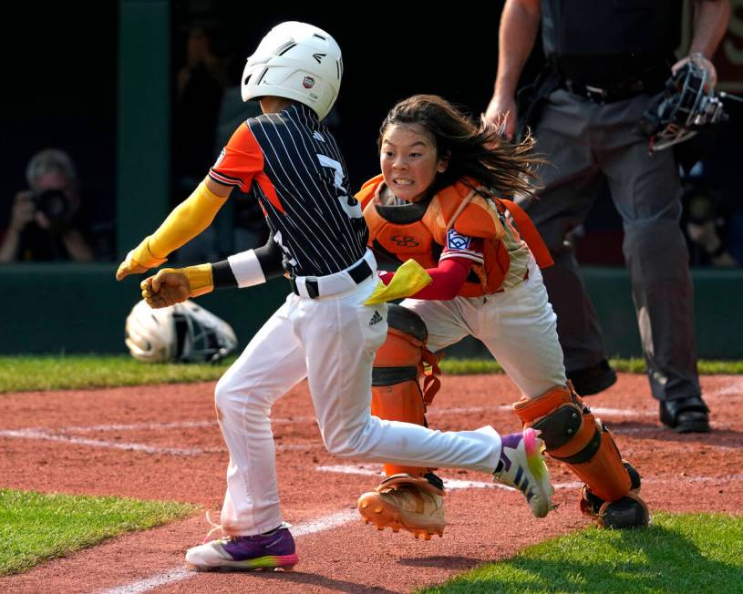 Staten Island, N.Y.'s Chace Curro, left, is tagged out by Paseo Verde's Parker Soranaka while a ...