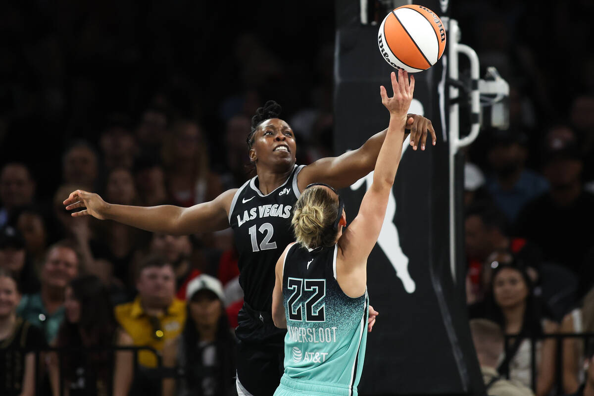 Las Vegas Aces guard Chelsea Gray (12) attempts to block while New York Liberty guard Courtney ...