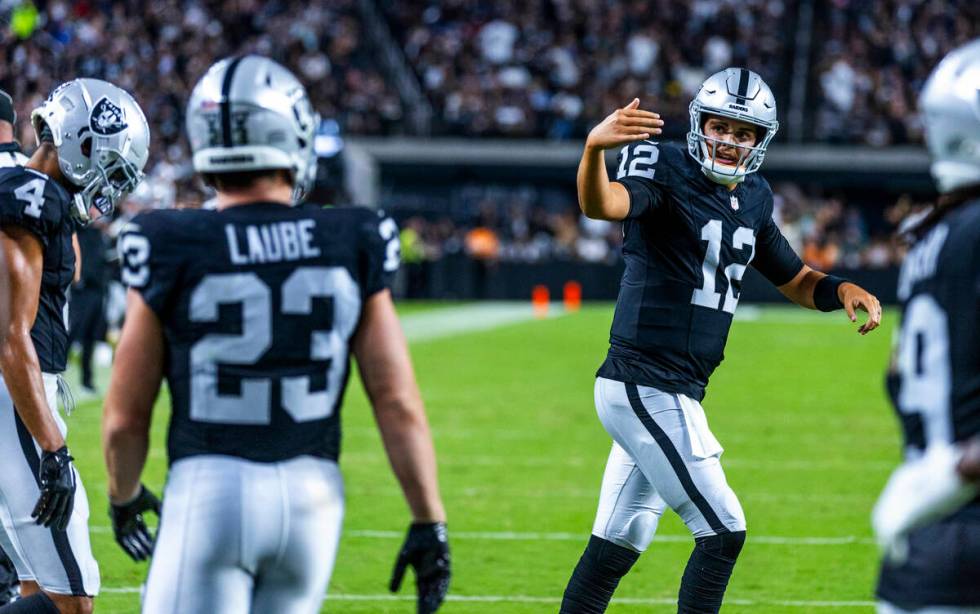 Raiders quarterback Aidan O'Connell (12) gathers his teammates for a two-point attempt against ...