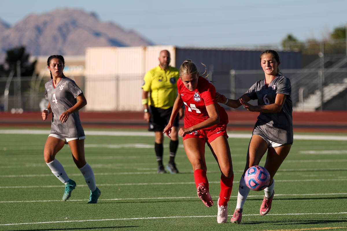 Coronado midfielder Allison Kleiner (14) kicks the ball up the field against Arbor View defende ...