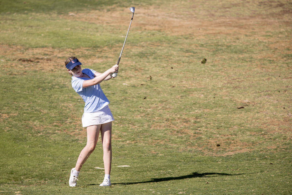 Liberty’s Emma Kirschner chips her ball onto the green during the 5A Desert League girls ...