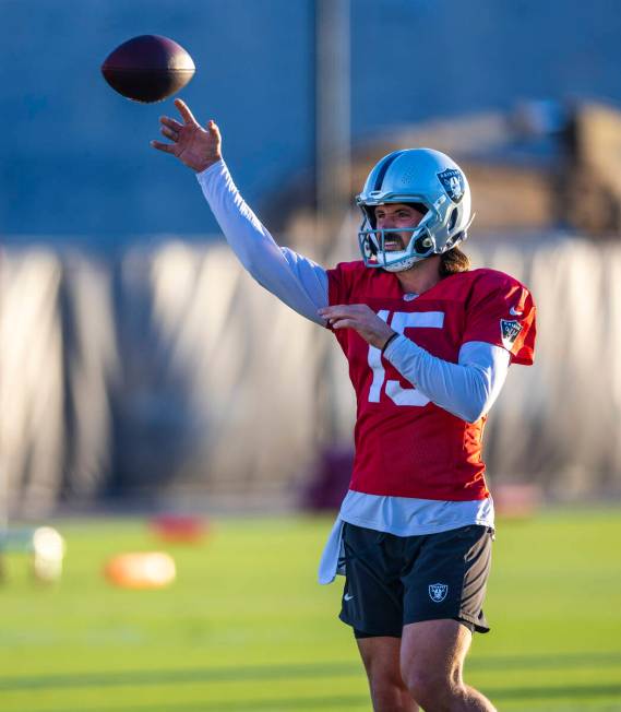 Raiders quarterback Gardner Minshew (15) gets off a pass during practice at the Intermountain H ...