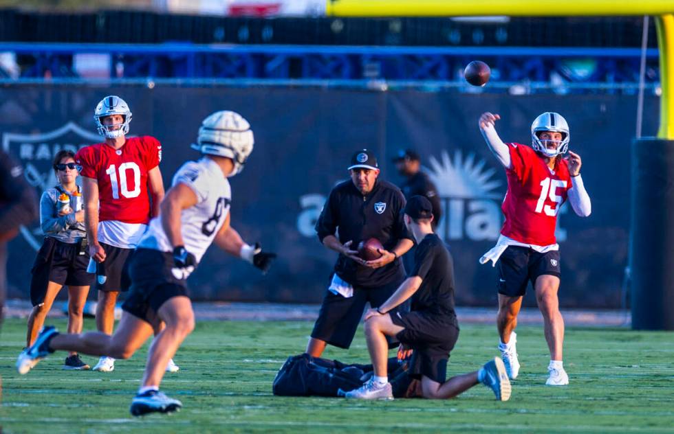 Raiders quarterback Gardner Minshew (15) passes to tight end Michael Mayer (87) during practice ...