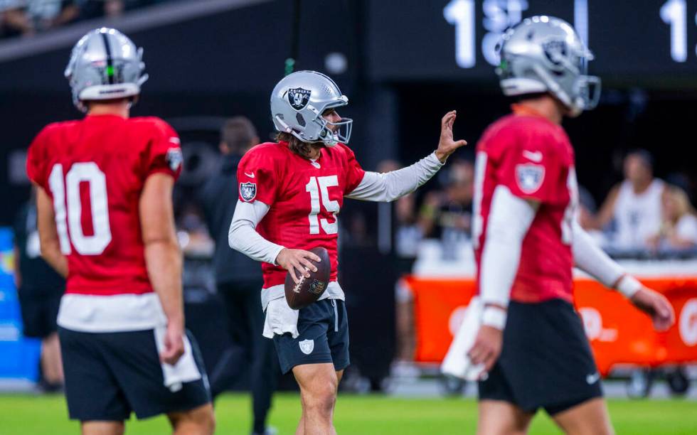 Raiders quarterback Gardner Minshew (15) and others warm up with some passes during an open pra ...